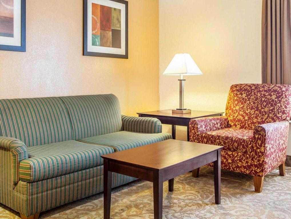 Quality Suites Milwaukee Airport