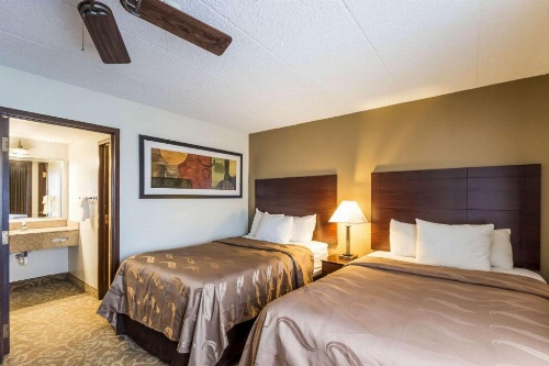 Quality Suites Milwaukee Airport image 12