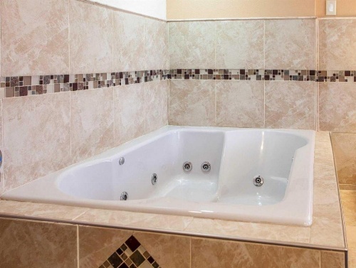 Quality Suites Milwaukee Airport image 18