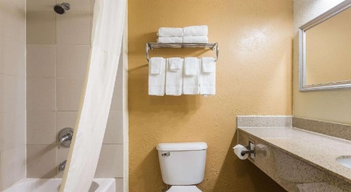 Quality Suites Milwaukee Airport image 23