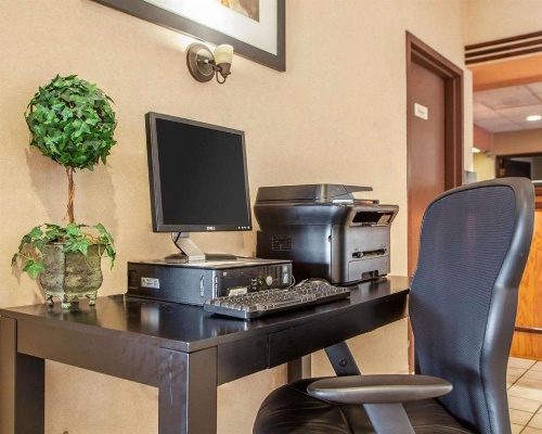 Quality Suites Milwaukee Airport image 27