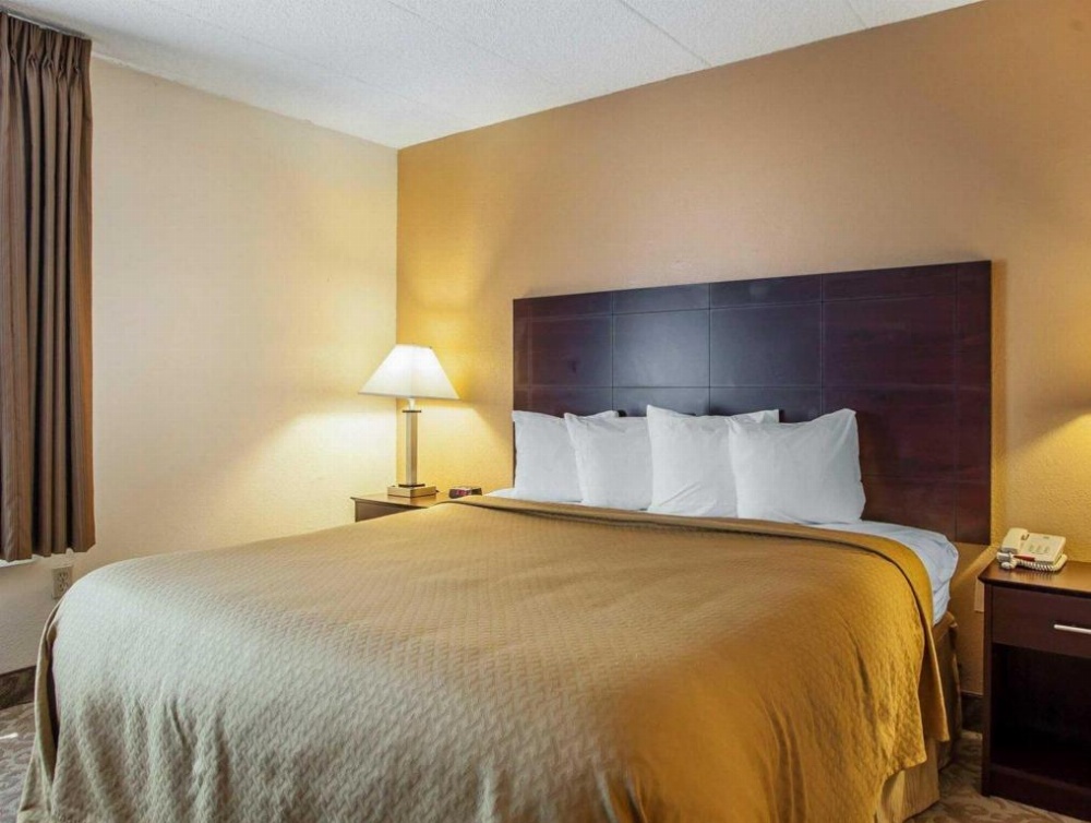 Quality Suites Milwaukee Airport Main image