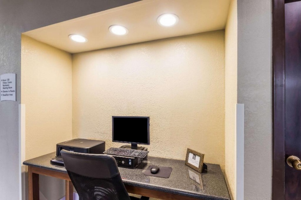 Quality Suites Milwaukee Airport Image 28