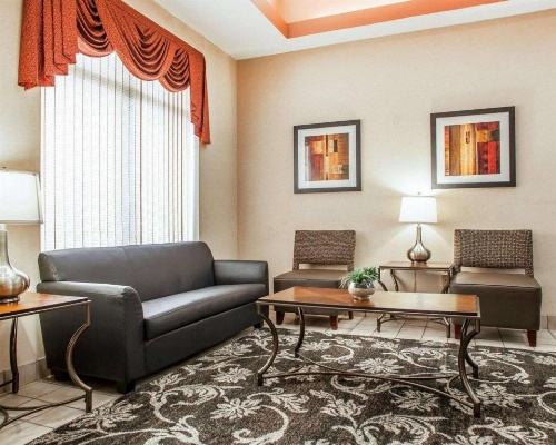 Quality Suites Milwaukee Airport image 33