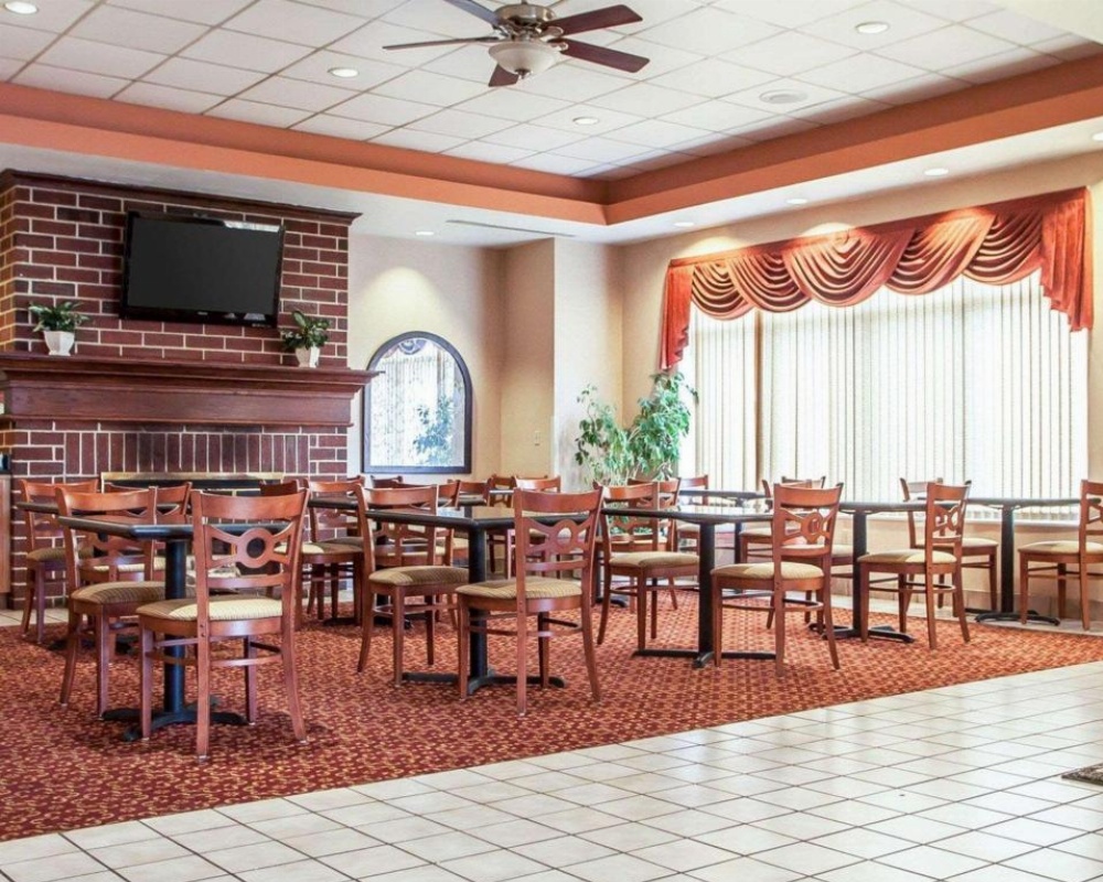 Quality Suites Milwaukee Airport Image 35