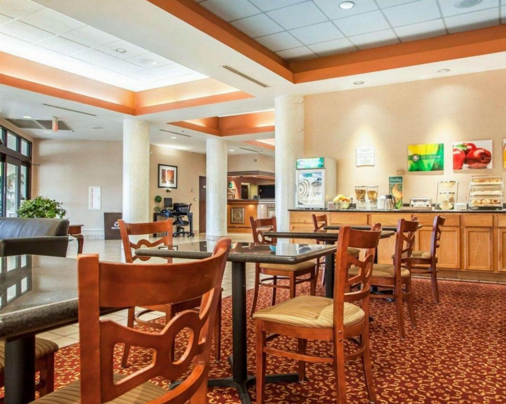 Quality Suites Milwaukee Airport Image 36