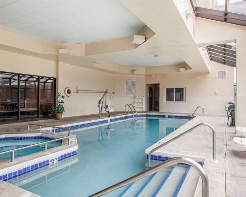 Quality Suites Milwaukee Airport image 37