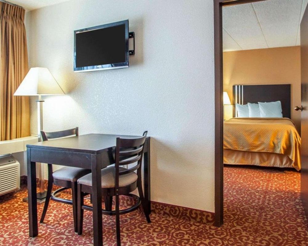 Quality Suites Milwaukee Airport