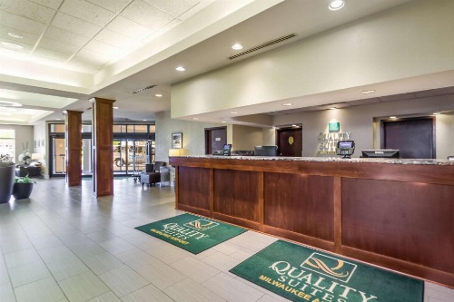 Quality Suites Milwaukee Airport image 40