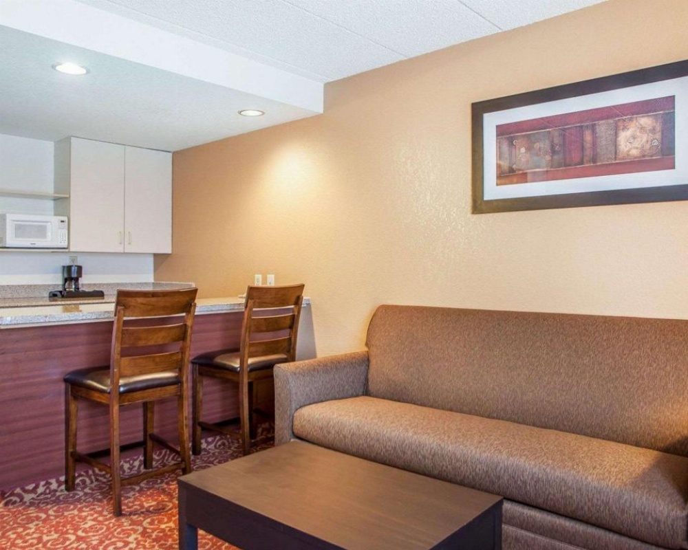 Quality Suites Milwaukee Airport