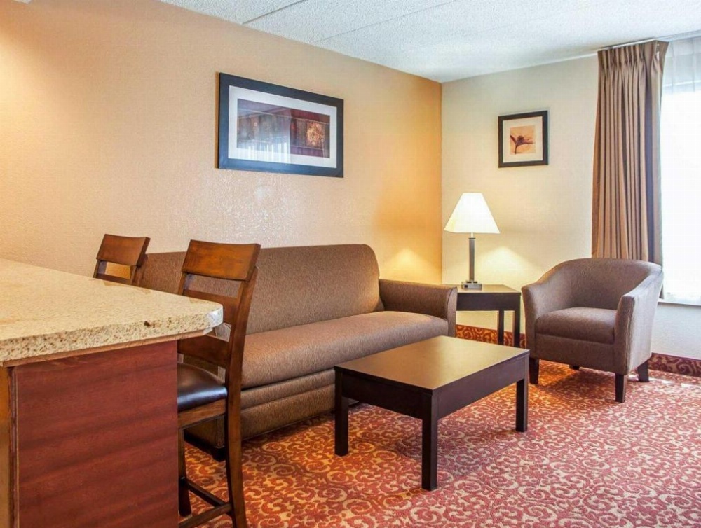 Quality Suites Milwaukee Airport